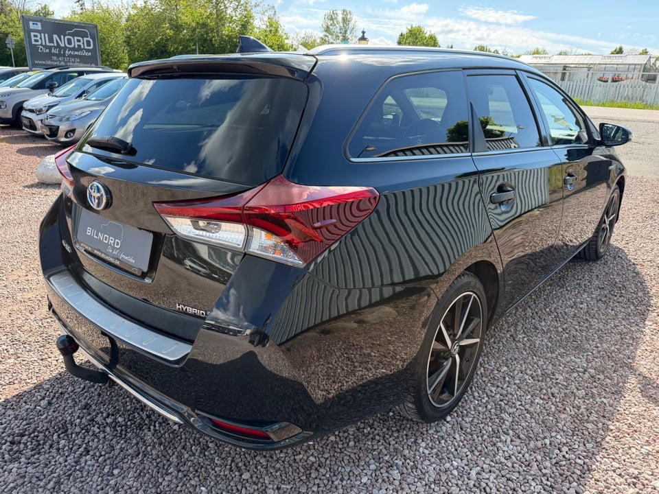 Toyota Auris 1,8 Hybrid H2 Selected Touring Sports CVT 5d