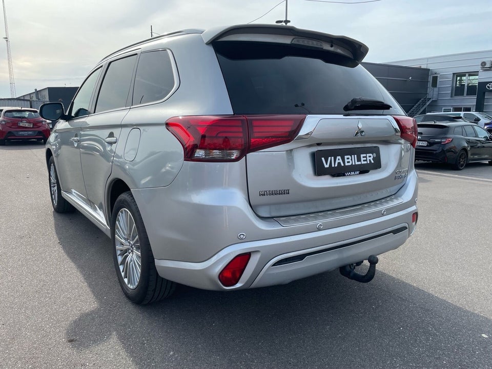 Mitsubishi Outlander 2,4 PHEV Instyle CVT 4WD 5d