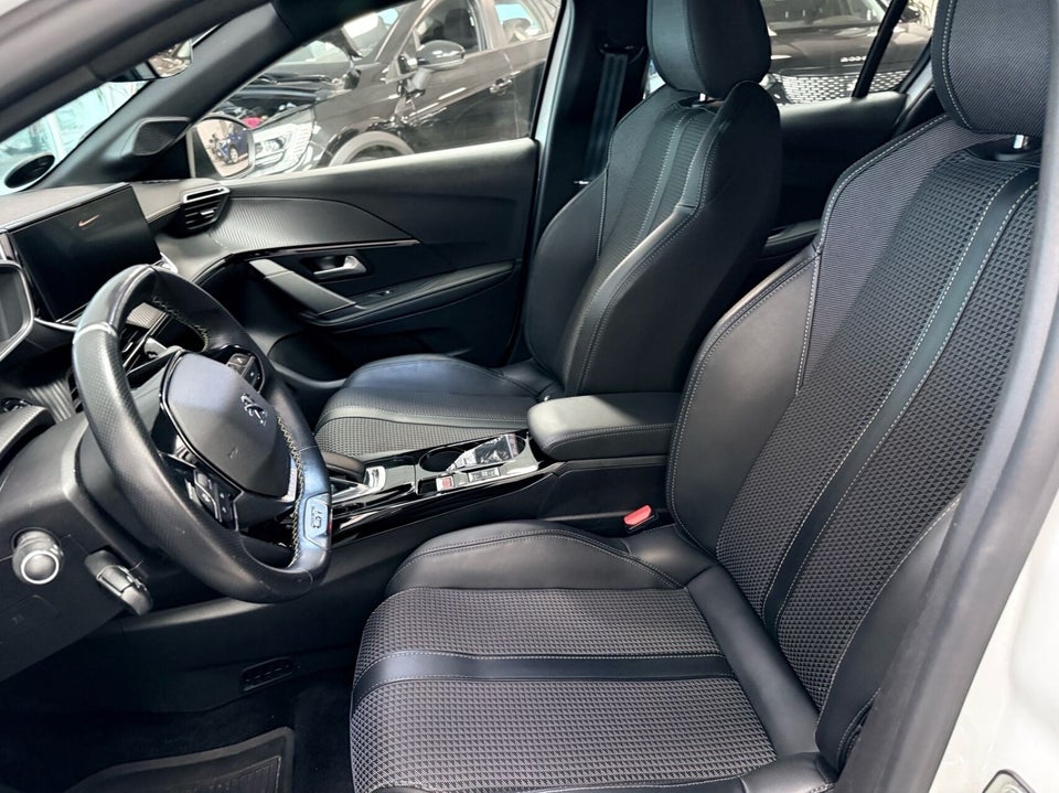 Peugeot e-208 50 GT 5d