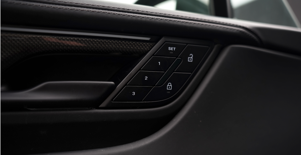 Porsche Macan Turbo 5d