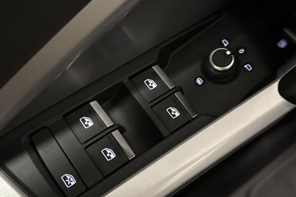 Audi Q3 45 TFSi e Attitude plus S-tr. 5d