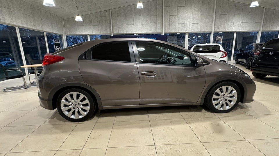 Honda Civic 1,8 i-VTEC Executive 5d