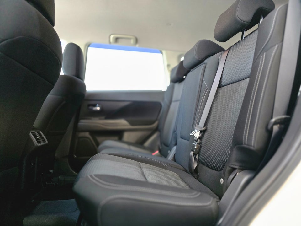 Mitsubishi Outlander 2,4 PHEV Inform+ CVT 4WD 5d