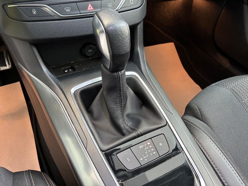 Peugeot 308 1,2 e-THP 130 Allure Sky SW EAT6 5d