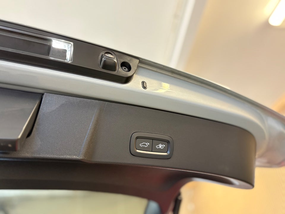 Volvo EX40 Extended Range Plus 5d