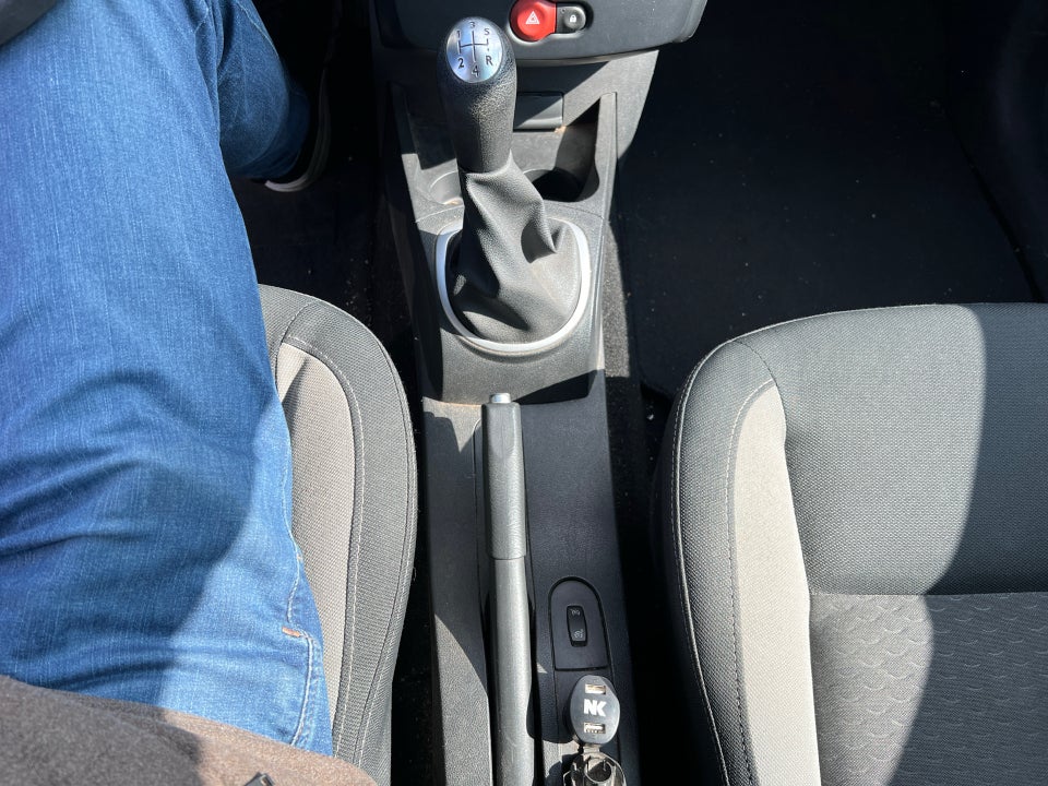 Renault Clio III 1,2 16V TCe Expression 5d