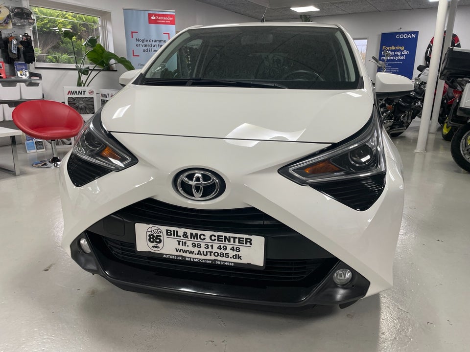 Toyota Aygo 1,0 VVT-i x-press 5d