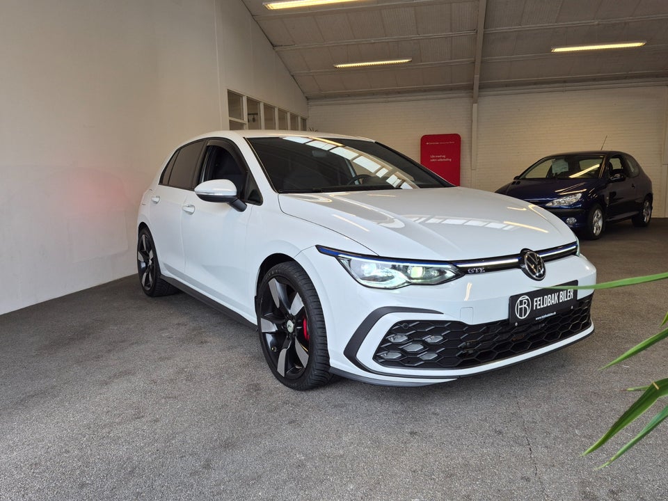 VW Golf VIII 1,4 GTE DSG 5d