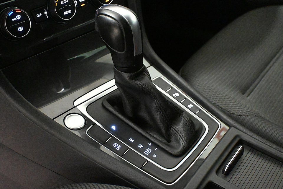 VW Golf VII 2,0 TDi 150 Comfortline+ Connect Variant DSG 5d