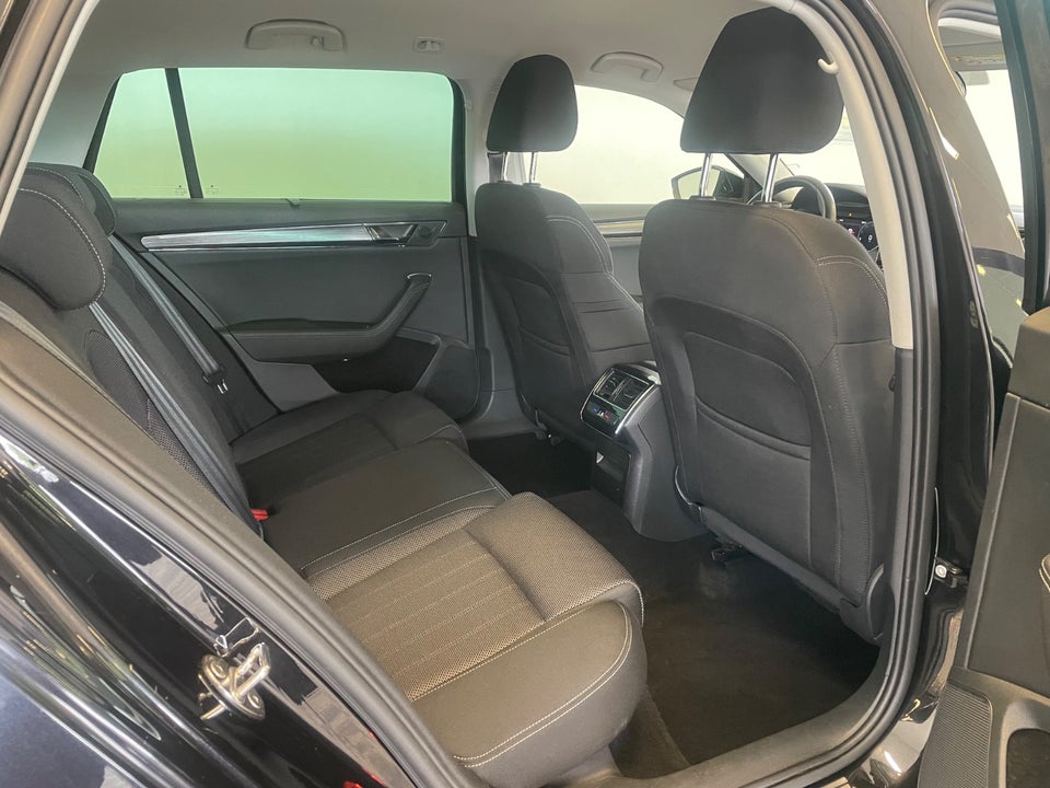 Skoda Superb 2,0 TDi 150 Style Combi DSG 5d