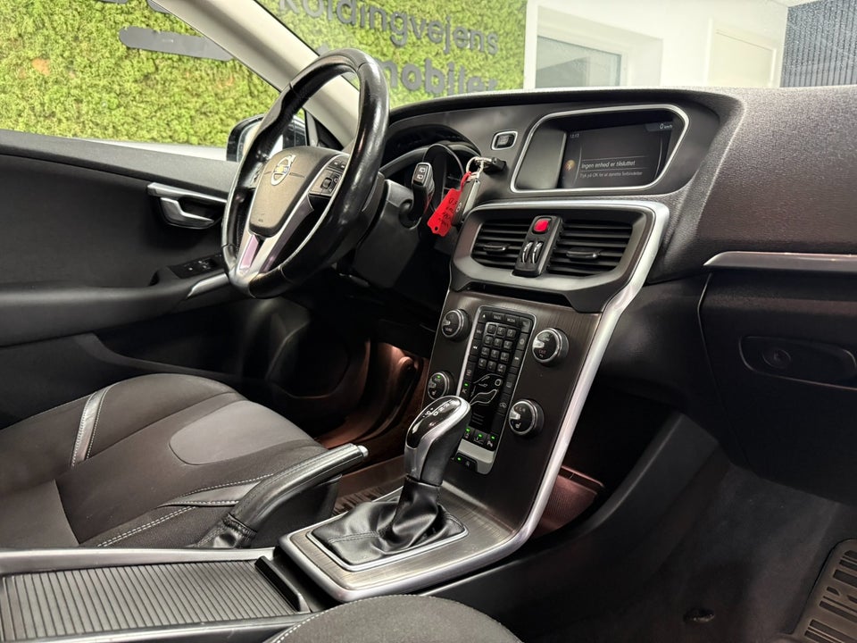 Volvo V40 1,6 D2 115 Momentum aut. 5d