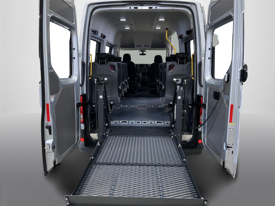 VW Crafter 35 2,0 TDi 140 L3H2 aut.