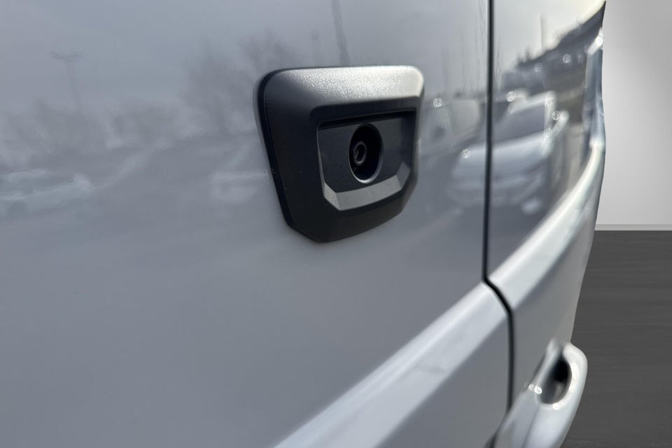 VW Transporter 2,0 TDi 170 Comfort Kassevogn aut. LWB