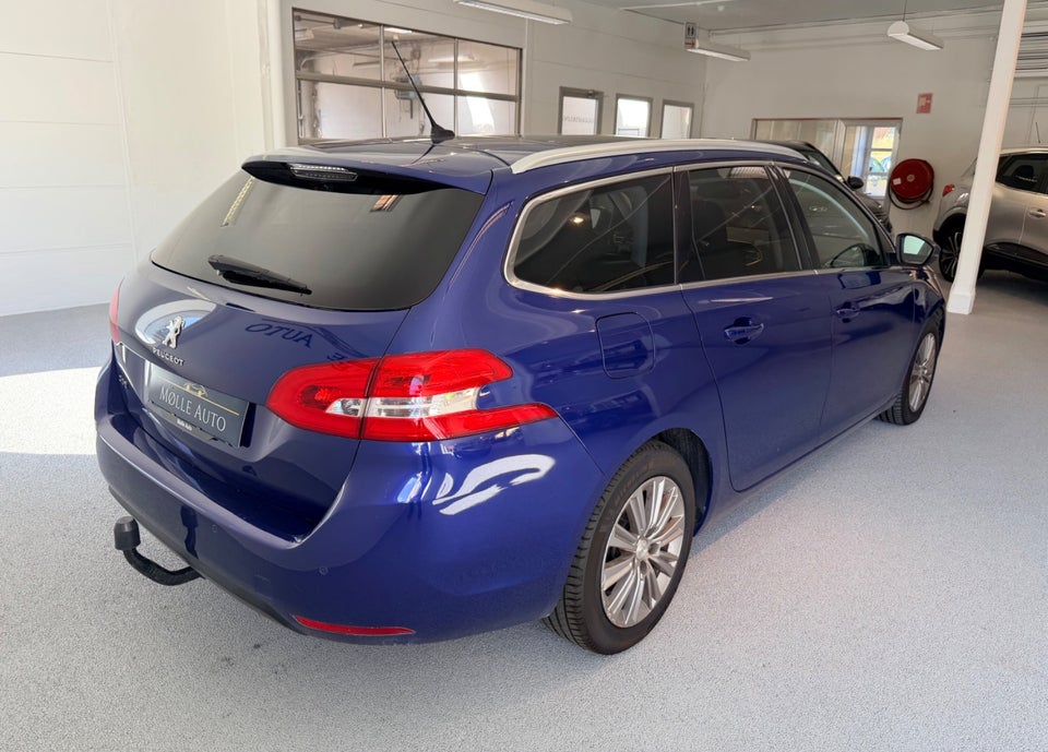 Peugeot 308 1,5 BlueHDi 130 Selection Sky 5d