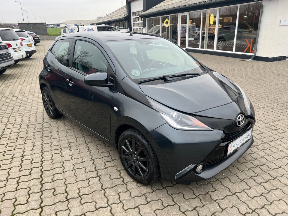 Toyota Aygo 1,0 VVT-i x-play x-touch 5d