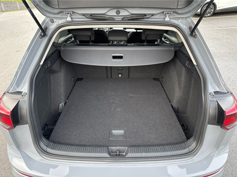 VW Golf VIII 1,5 TSi 130 Life Variant 5d