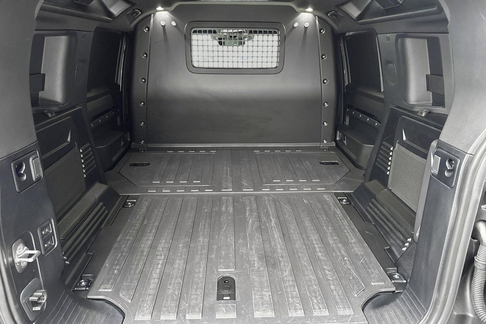 Land Rover Defender 110 3,0 D250 Hard Top X-Dynamic SE aut. Van 5d