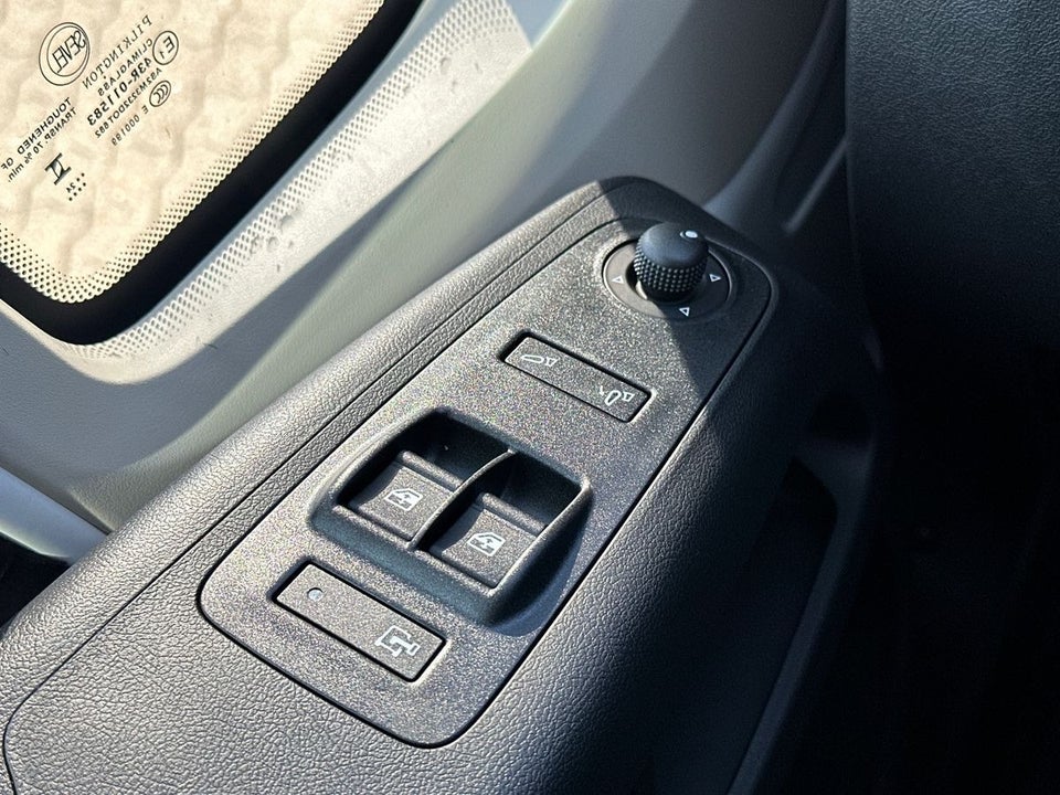 Peugeot Boxer 333 2,2 BlueHDi 140 L2H2 Premium