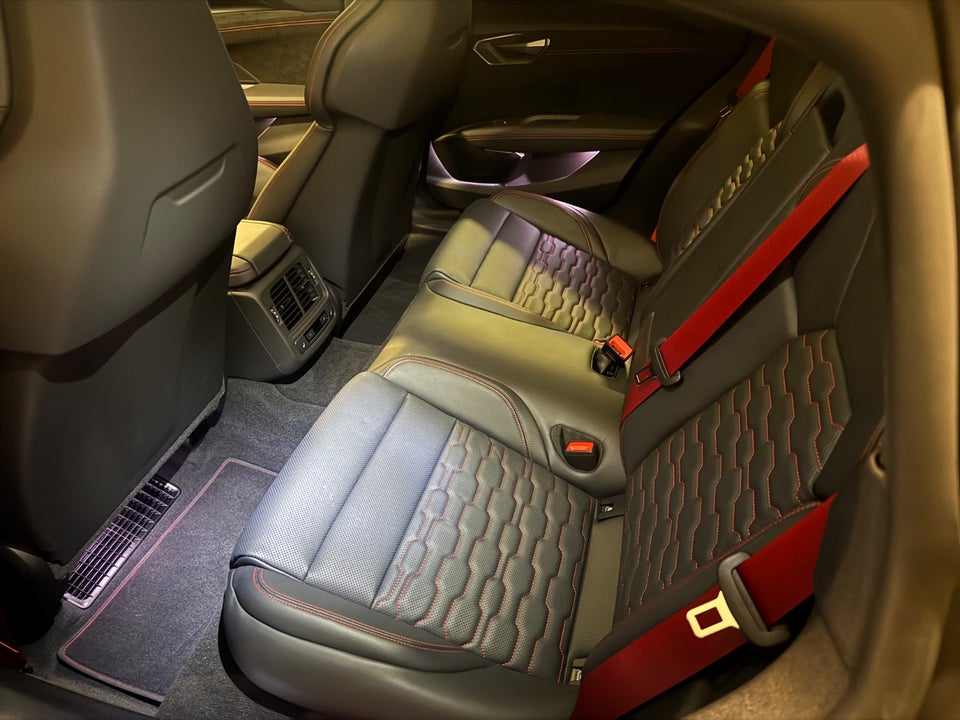 Audi RS e-tron GT quattro 4d