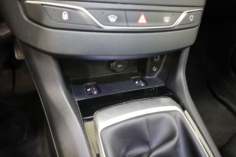 Peugeot 308 1,6 BlueHDi 120 Style Sky 5d