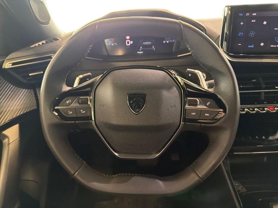 Peugeot 2008 1,2 PureTech 130 First Selection EAT8 5d