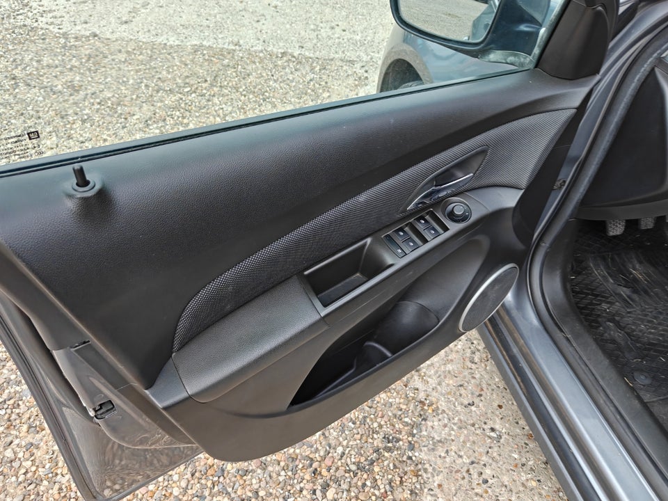 Chevrolet Cruze 1,8 LTZ stc. 5d