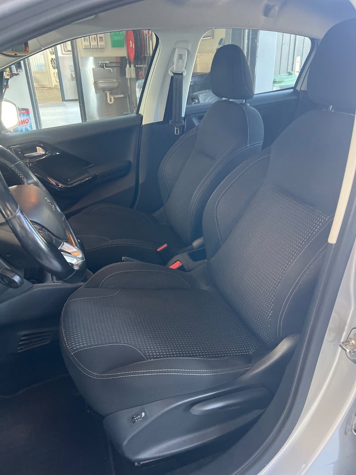 Peugeot 208 1,2 VTi 82 Allure 5d