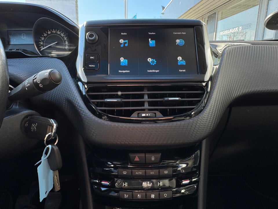 Peugeot 208 1,6 BlueHDi 100 Allure Sky 5d