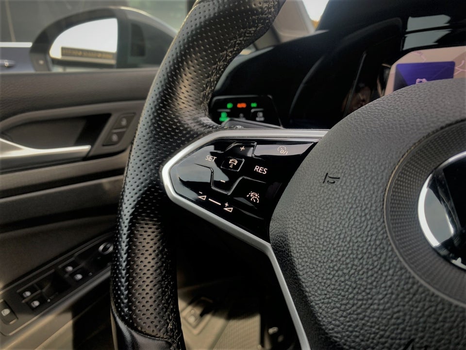 VW Golf VIII 1,4 GTE DSG 5d