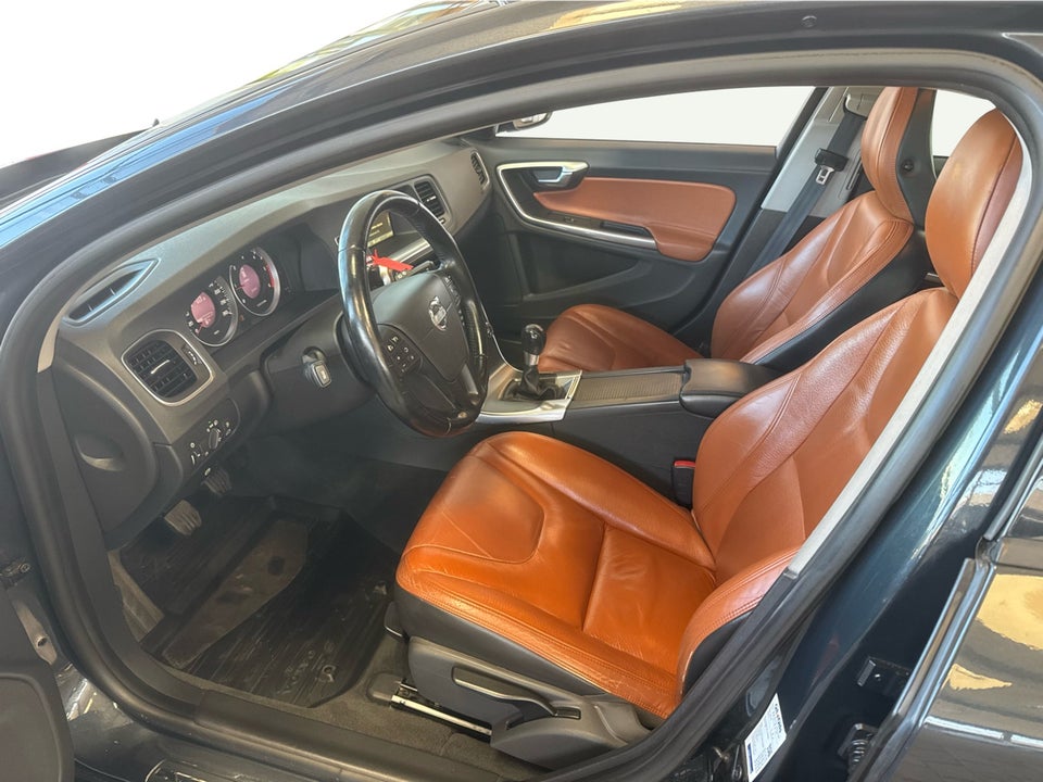 Volvo V60 1,6 DRIVe Momentum 5d