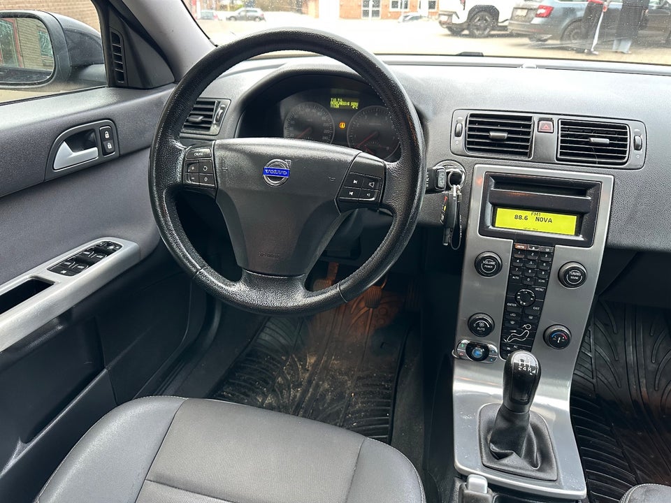 Volvo V50 1,8 Momentum 5d
