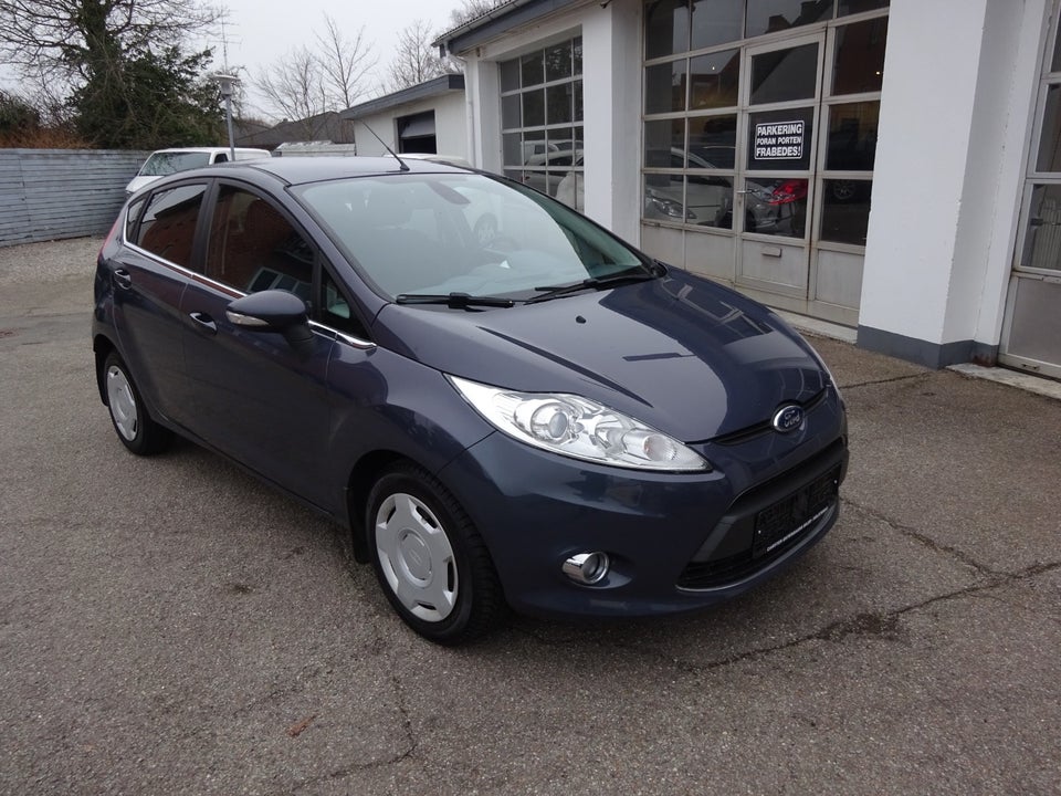 Ford Fiesta 1,6 Ti-VCT Titanium 5d