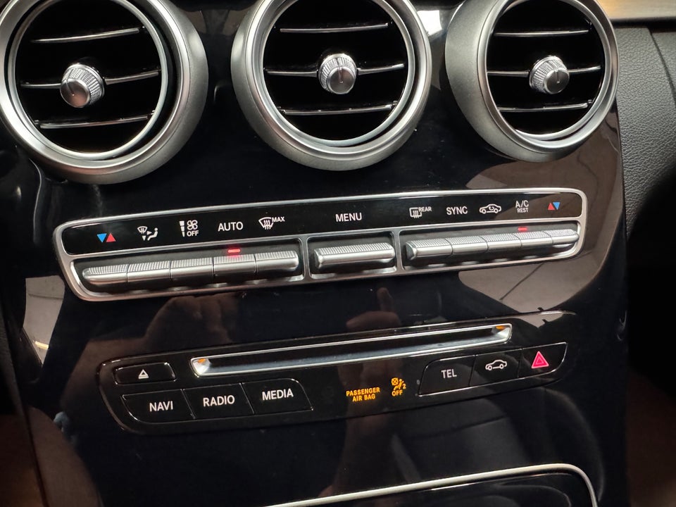 Mercedes C400 3,0 AMG Line stc. aut. 4Matic 5d