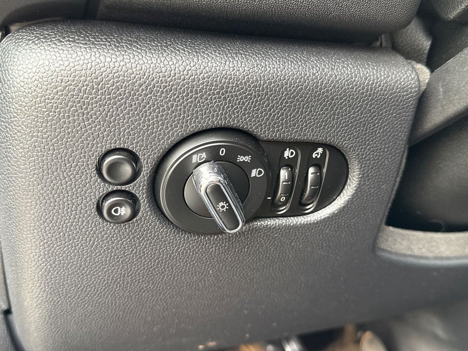 MINI Cooper SE Essential 3d