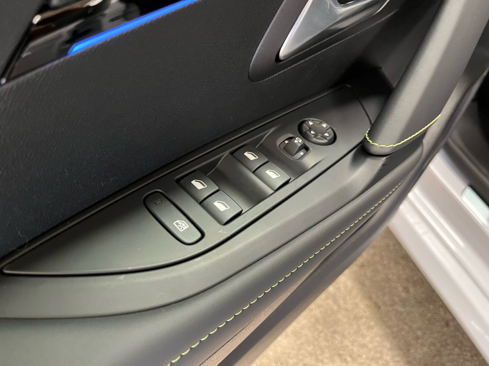 Peugeot e-208 54 GT Pack 5d