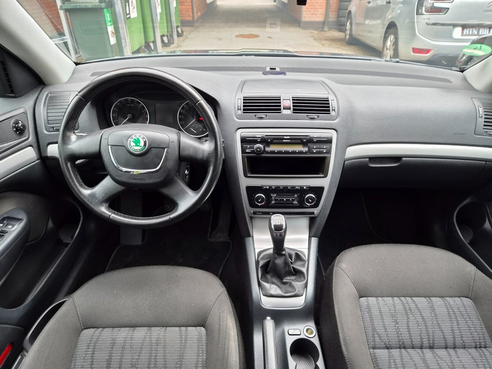Skoda Octavia 1,6 TDi 105 Ambiente Combi 5d