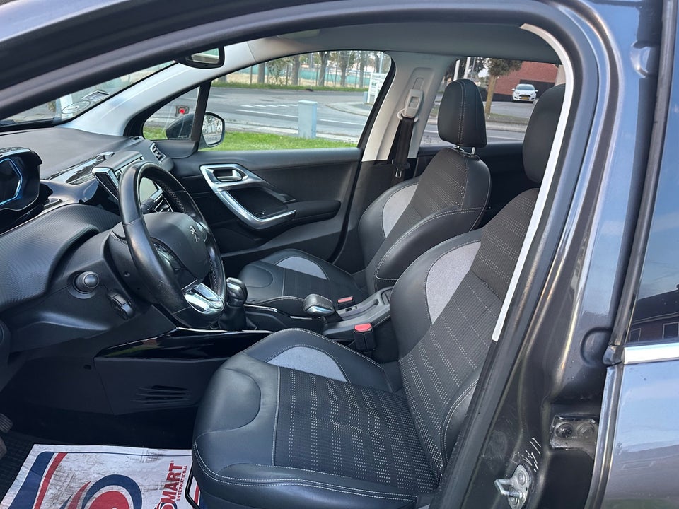 Peugeot 2008 1,2 e-THP 110 Allure Sky 5d