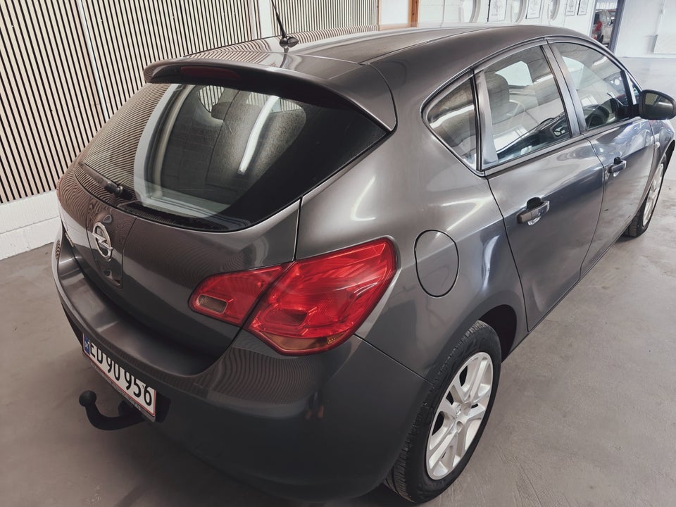 Opel Astra 1,6 Sport 5d