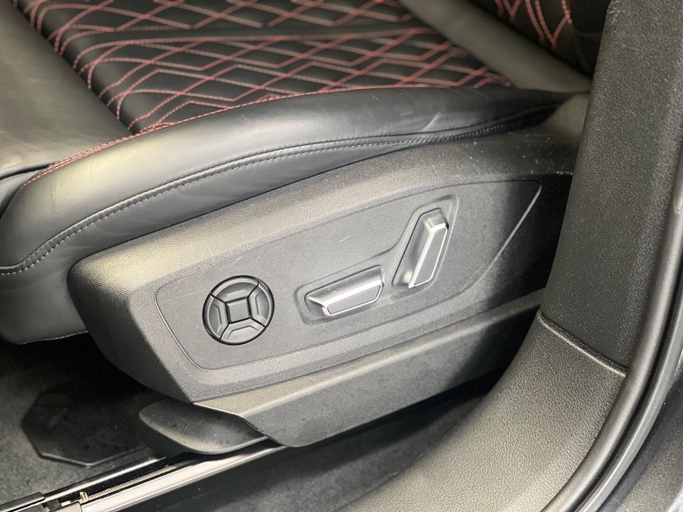 Audi Q8 e-tron 55 S-line quattro 5d