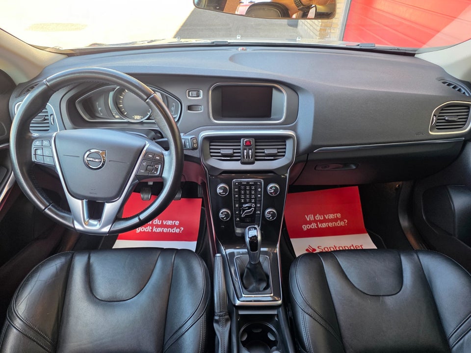 Volvo V40 2,0 T3 152 Momentum 5d