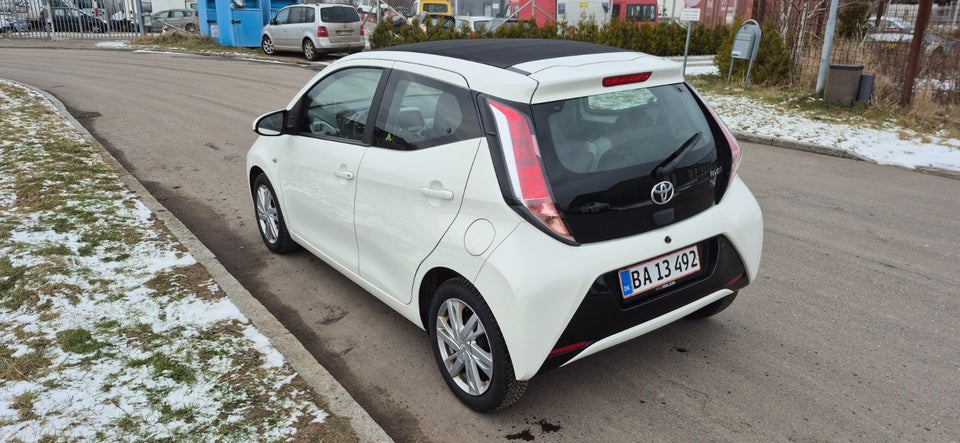 Toyota Aygo 1,0 VVT-i x-wave Sky 5d