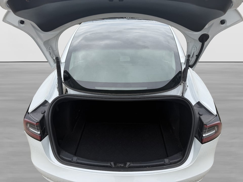 Tesla Model 3 Standard Range+ RWD 4d
