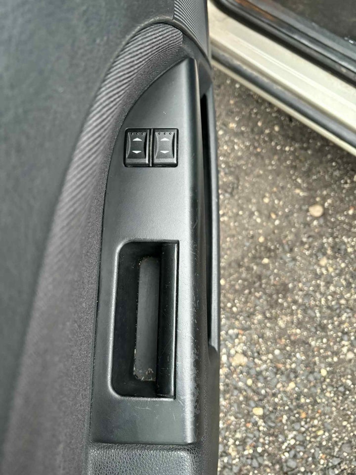 Ford Mondeo 1,8 110 Ambiente stc. 5d