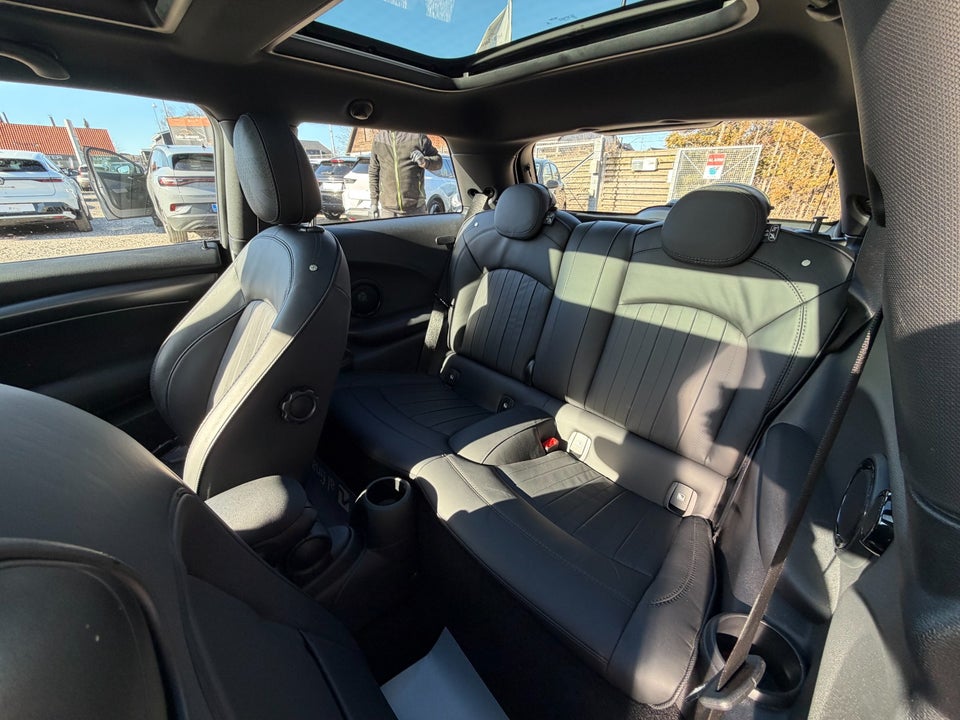 MINI Cooper SE Maximise 3d