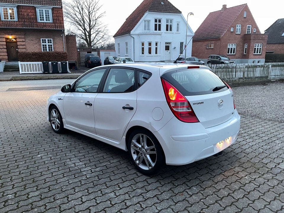 Hyundai i30 1,6 CRDi 90 Comfort Eco 5d