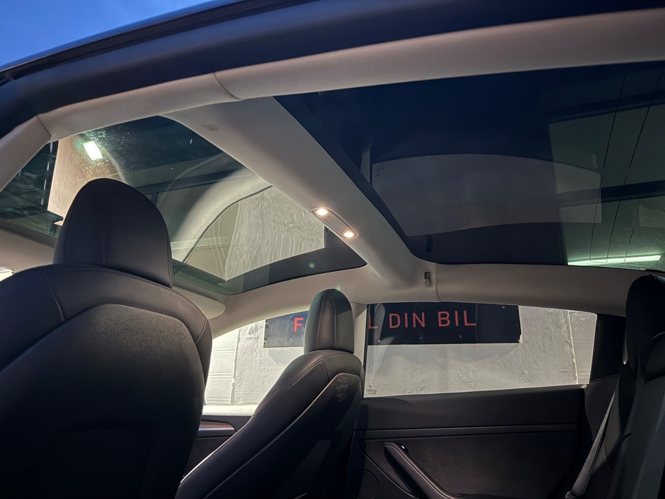 Tesla Model 3 Standard Range+ RWD 4d