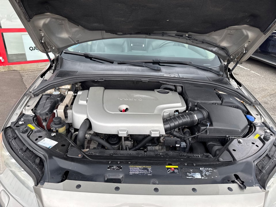 Volvo XC70 2,4 D5 185 Summum aut. AWD 5d