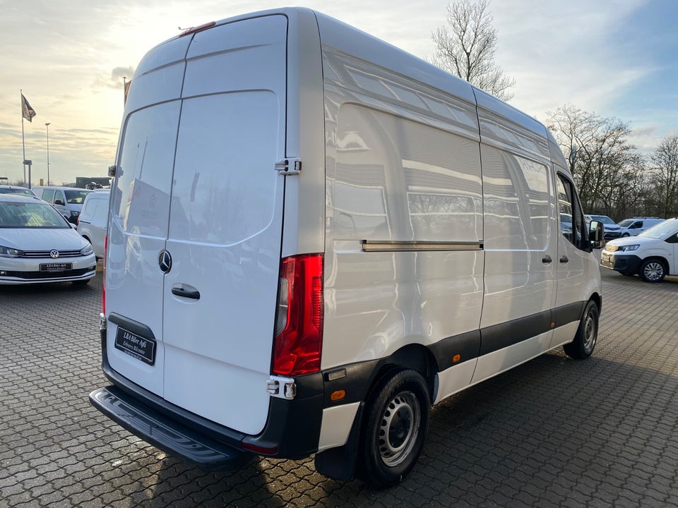 Mercedes Sprinter 211 2,2 CDi A2 Kassevogn aut. FWD