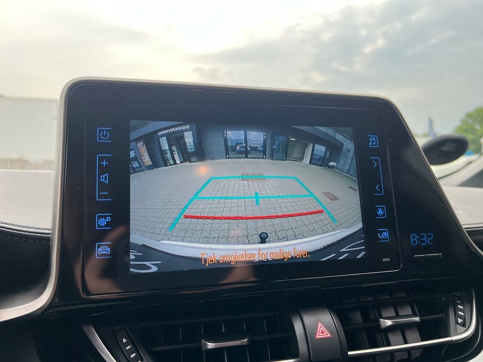 Toyota C-HR 1,8 Hybrid Premium Selected CVT 5d