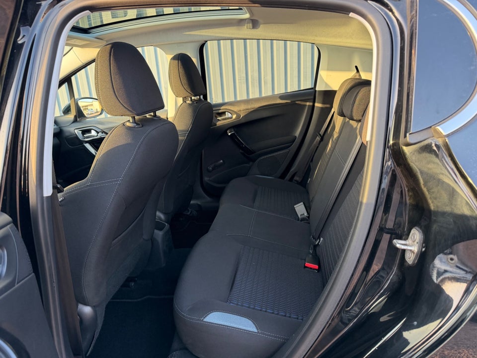 Peugeot 208 1,2 VTi Allure Sky 5d